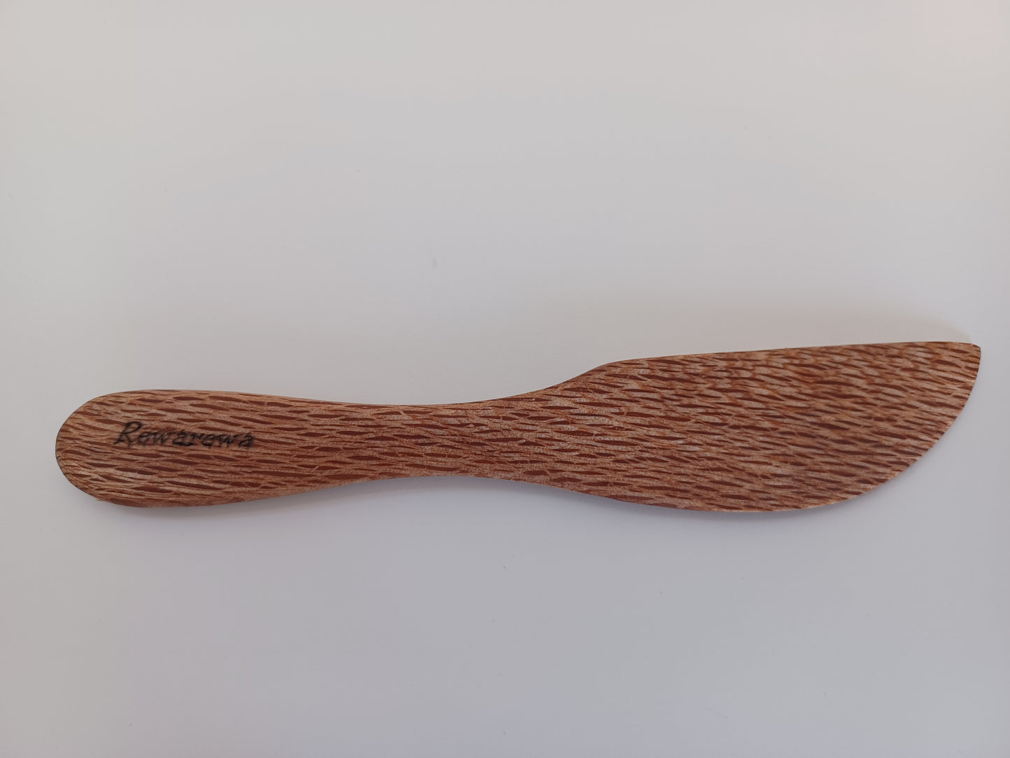 New Zealand native timber knives